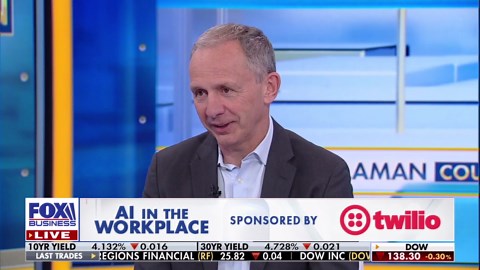 HP CEO shows how artificial intelligence tools change consumer experience