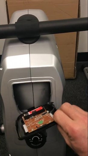 EFITMENT TROUBLESHOOTING & HOW-TO: EFITMENT Rower - Where do I change the monitor battery?