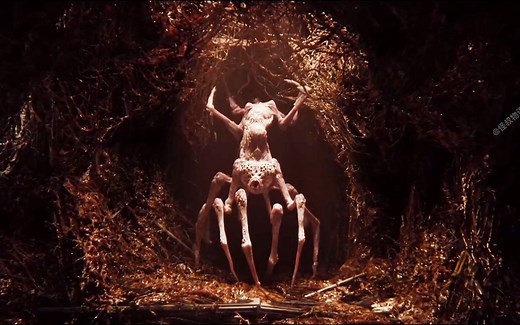 虫族女王为了拯救地球男人，化身美女作陪，结果却让其沉迷不自拔