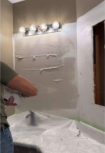 First coat with 5 minutes easy sand on drywall patches #drywall #drywallfinisher #finisher #sheetrock #learnwithme #parati #fypppp