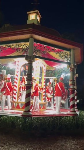 Christmas days decorations #christmas #snow #youtubeshorts #santa #christmasdecor #scary