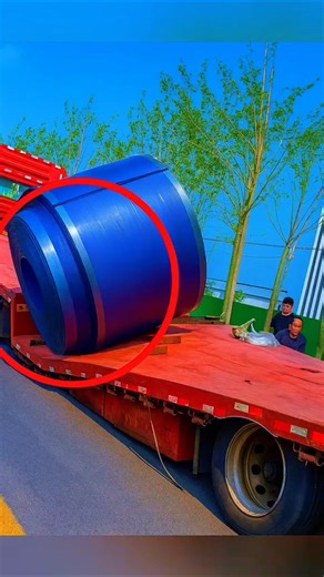 “When a Steel Coil Turns Deadly: The Hidden Danger on Transport Trucks!” #SteelCoil #HeavyLoad