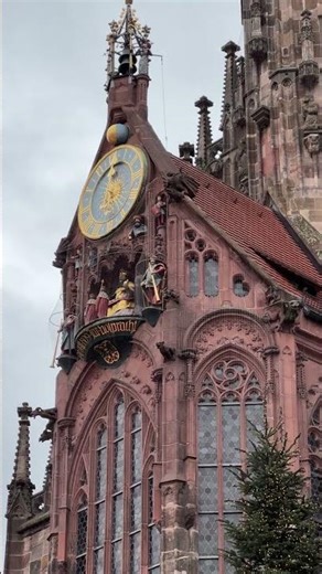 Teil des Männleinlaufen der Nürnberger Frauenkirche