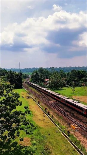 kereta api jalan mundur kecepatan tinggi 😱‼️ #keretaapiindonesia #railwaycontent #trainexplorer