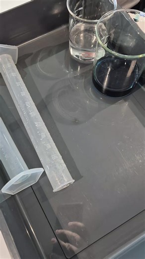 Dilución de soluciones en clase de ciencia