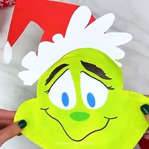 💚 Grinch Paper Plate Craft ✂️ Get the template on the blog | Simple Everyday Mom