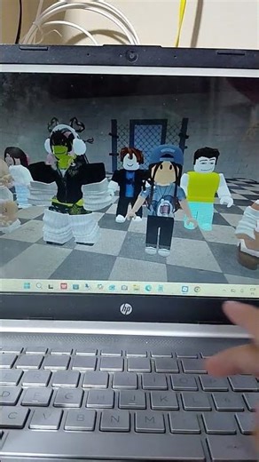 "Gané Rainbow Friends en 1 min con mi SCRIPT 🏆"