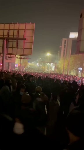 🚨 WATCH: In a bombshell video that's exploding across social media, thousands of Iranians fill urban streets in Iran during the January 2026 protests against the Iranian regime. Footage surfaced months later due to the regime’s internet blackout.