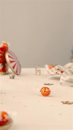 ¿Qué mejor regalo para estas fiestas que LINDOR Leche Lata Musical? 🎡🤎 Por fuera es preciosa, pero lo mejor está en su interior... ➡️ Descúbrelo en tiendas Lindt y web. #Lindt #ChocolateLovers #LINDOR MiTiendaLindt | Lindt