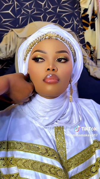 Mina Makeup: A Journey into Transformation