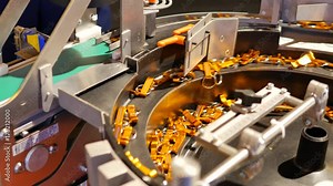 Bowlfeeders for precision parts made of steel sorting system which guarantees fault-free flow of the products - 4K vídeo de Stock