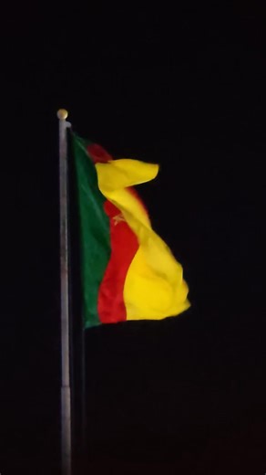 Voici une liste des top 10 technologies qui ont d'abord été présentées dans des films ou séries à succès (souvent de science-fiction), avant d'être commercialisées auprès du grand public plusieurs années plus tard. Il a été sélectionné celles avec un écart temporel significatif (au moins 10-20 ans), basées sur des exemples récurrents et influents. • Tablettes tactiles : Apparues dans le film 2001 : L'Odyssée de l'espace (1968) comme des "newspads" pour lire des nouvelles ou regarder des vidéos. 