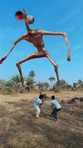 GAON KE JUNGLE MEIN SIREN HEAD DIKHA! 😱