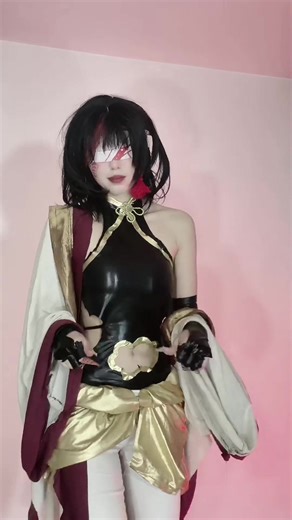 Qin shi Huang cosplay 👑 | We haven't seen each other for two days 😓. #recordofragnarok #qinshihuang #shumatsunovalkyrie