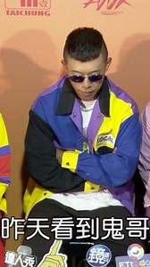 ETtoday星光雲 on Instagram: "珍惜身旁的人，給他一個擁抱～ --- @aes_alien @911_nineoneone #玖壹壹 #小鬼 #黃鴻升 #歌手 #演員 #主持人"