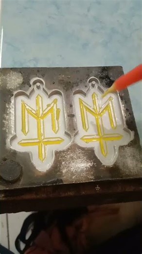 the process of making key chains made from raw rubber #shortvideo