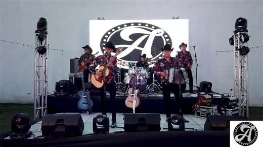 5.5K views · 266 reactions | Puros éxitos de los traileros del norte . LA ENTREGA En Vivo | Grupo Atrailerados Trailereando | Facebook