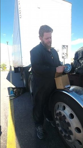 Replace Air Dryer Filter on a Semi-Truck #trucking #otrtrucking #airdryer #semi #mechanical
