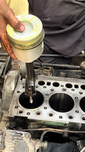 How to Piston Installation 1996 Model Hino Truck #truck #foryou #dieselengine