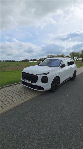 New generation Audi Q7 + G-SHOCK GST-B100D | Class & Toughness