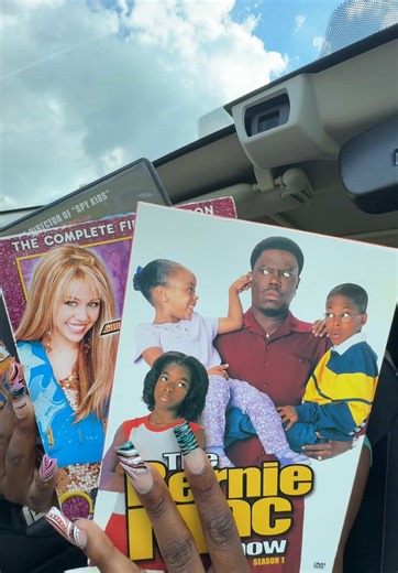 I’m obsessed a my portable dvd player omg #DVDcollection #physicalmedia #moviecollector #nostalgia #early2000s #y2k #filmtok #thrifting