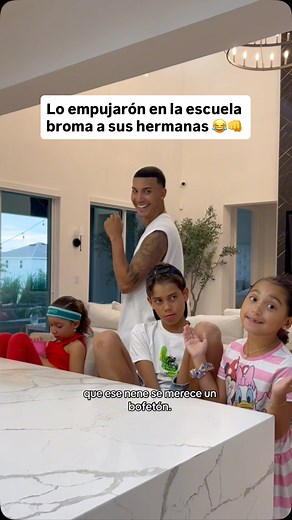 Que nadie se meta con su hermano porque tiene 2 karatecas en casa 😂 luego tuvimos una conversación larga … 😅👋 | La Familia Latorre