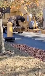 With this machine, workers have less trouble. | Media 2