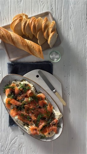 Bakers Delight on Instagram: "All the flavours of your favourite bagel, reimagined. Just scoop, dip, devour! ☀️🥯 Ingredients: 1 Breadstick, sliced into small rounds 250 softened cream cheese 200g smoked slamon 2 tbsp capers, drained Fresh dill sprigs Everything bagel seasoning Salt & pepper, to taste Method: Step 1: Spread the softened cream cheese evenly across your serving platter or board. Step 2: Layer the smoked salmon pieces over the cream cheese. Step 3: Sprinkle capers, fresh dill and e