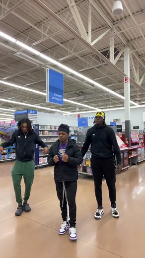 Listen to Toosii with Vello and Akeesavv | Him2