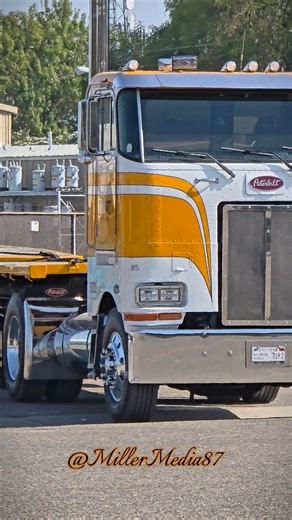 @millermedia87 on Instagram: "Clean ol' cabover @jaysonjt11 #semi #BigRig #10lugmafia #peterbuilt #mack #kenworth #rollingshots #rollers #America #California #Westcoast #truckers #DJlosmopocket3 #movmaxglobal #longhaul #Polished #Chrome #RollCoal #custombigrigs #cabover #oldschool"