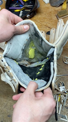 Slow pitch Miken mitt in need of a little cleaning, much better with some colored laces added on in as well! Rawlings definitely gotta get rid of that yellow padding they add in their gloves 😮‍💨. Thank you for all the likes, comments and shares of my videos, it means the most! 😌 Pick up all the products I use for every glove @ballplayersbalm ! #asmr #explorepage #explorepage✨ #restoration #christmasst | Glove Reviver