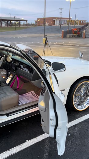 Lincoln Town Car Enthusiast's Journey Through Texas