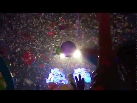 Big Gigantic New Years Eve Balloon Drop HQ