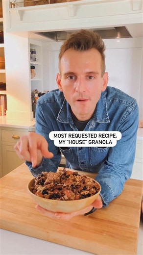 This house granola recipe may be one of my most requested recipes… and for good reason! It’s delicious, and totally customizable! Recipe in the comments! | Wyse Guide