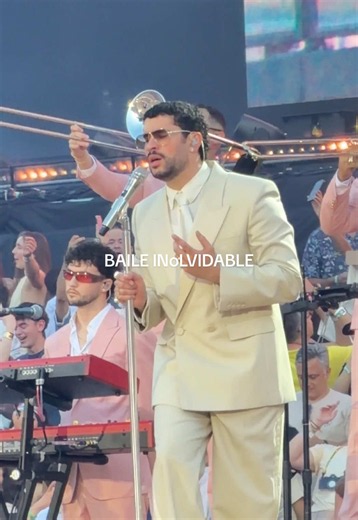 Y fuiste tú mi baile inolvidable 🤍 #badbunny #dtmf #tour