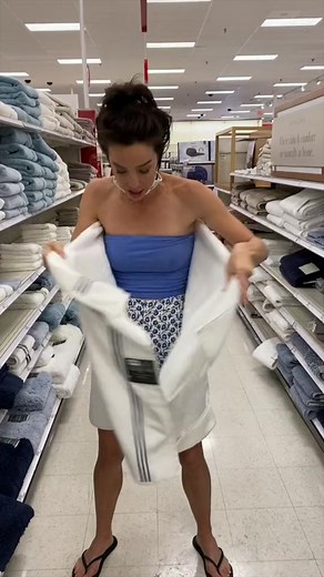 She was just looking for the shampoo... #pranks #funny #viral #tiktok #fyp #foryou #fypfypfypfypfypfypfypfypfypfypfyp #duet #gotem #litfam