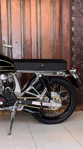 Modifikasi Motor CB: Tumbas CB Ban Kecil, CB Jahat Keren, CB 100 VLG Mandalika Hitam!