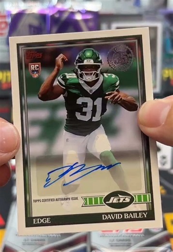 ITS A NEW YEAR FOR THE NEW YORK JETS!!! ✈️☘️ #davidbailey #jets #nfl #toppsfootball #pitbossbreaks DAVID BAILEY ROOKIE AUTO! ✈️ PICK 2 IN THE DRAFT!