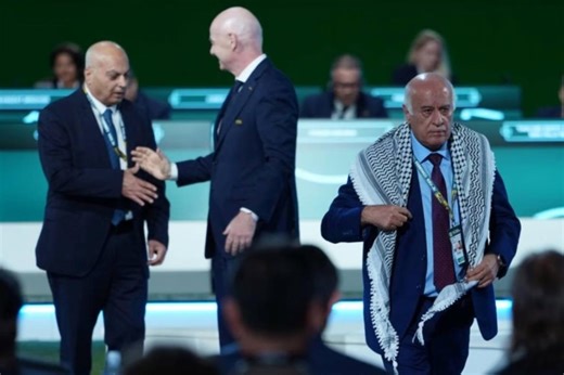 Congrès de la Fifa: un dirigeant palestinien refuse une photo avec un dirigeant israélien (vidéo)