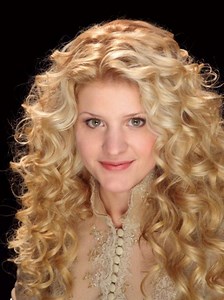 mirusia louwerse, une chanteuse soprano australienne qui participa à des émissions musicales et fut intronisée par andré rieu - Musicali  la musique à découvrir daniel bonin