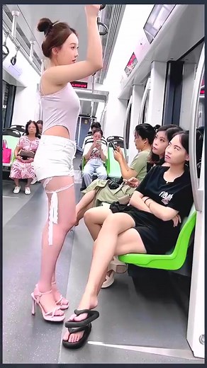 Funny - The assistant s expression was funny! #memes #meme #funnymemes #lol #funny #dankmemes #comedy #fun #love #memesdaily #follow #like #humor #funnyvideos #instagram #tiktok #instagood #lmao #dank #jokes #cute #explorepage #dailymemes #viral #laugh #edgymemes #memepage #funnymeme #offensivememes | Review vloc