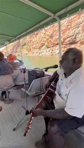 Discover the Chamberlain River through the eyes of the Ngarinyin people, the traditional custodians with a connection spanning thousands of years. Join a Munbula Cruise to experience their Dreaming stories, traditional songs, and the spiritual heart of this ancient land. Book now to explore this ancient landscape alongside its traditional owners: https://brnw.ch/21wVJU9 | El Questro