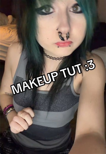 2000s Makeup Tutorial for Scene Kids and Emo Girls