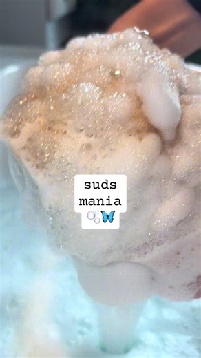 🦋🫧Suds mania, half a bottle of CIF ocean🫧🦋#overload #Cleantok #sudsy #fyp #blue