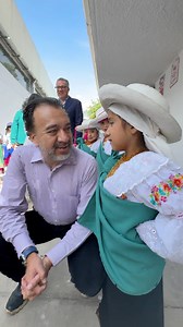 ¡Qué linda quedó la Unidad Educativa Municipal Antonio José de Sucre! 🌟 Hoy recorrimos sus renovados espacios y fue una alegría ver a los estudiantes disfrutando de su nueva infraestructura: teatro, patios, biblioteca y más. Estos cambios no solo mejoran las instalaciones, sino que dignifican la educación municipal. ¡Con obras así, Quito renace! 🎓💙 #QuitoRenace | Pabel Muñoz
