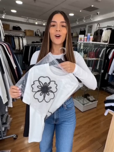 Camiseta Vintage de Mujer con Estampado Floral - Blusa Oversized de Cuello Redondo y Manga Corta, Diseño de Flor Grande en Blanco y , Transpirable para Verano y Primavera, Lavable a Máquina#tiktokshop #tiktok #foryou #fyp #fyppppppppppppppppppppppp #popular #tiktokshop #tiktok #fyp #foryoupageofficial #casualoutfits #ModaMexicana #Verano2026
