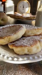 Racuchy💛Przepis w komentarzu🔽🔽🔽Drożdżowe, bardzo puchate, z jabłkami, nie przesiąknięte tłuszczem, ubrane w sentymenty i najlepsze jakie kiedykolwiek w życiu jadłam. Są naprawdę wspaniałe i gorąco Wam je polecam💛 #ProstyPrzepis #racuchy #racuchyzjabłkami #drożdżowe #podwieczorek | Mamabistropl