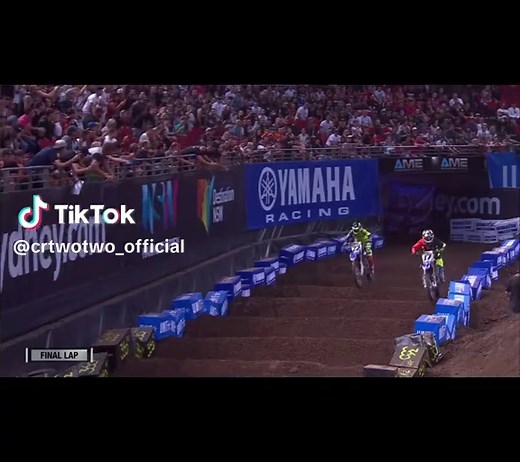 Crazy final lap battle 🔥 #chadreed #elliereed #tatereed #motocross #funtime #motoevents #dirtbikes #monster #twotwofamily #fyp