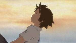 Den Wecker verpasst? Zu spät mit dem Lernen angefangen? Alles Probleme, die Makoto nicht mehr hat. DAS MÄDCHEN DAS DURCH DIE ZEIT SPRANG ist eine normale Schülerin mit normalen Problemen. Doch plötzlich erlangt sie durch einen Unfall im Chemieunterricht eine neue Fähigkeit: Makoto Konno kann kreuz und quer durch die Zeit springen! 🏃‍♀️ Ihre neue Fähigkeit scheint die Lösung für all' ihre neuen Liebesprobleme zu sein. Doch kann ein Leben auf Replay wirklich so einfach sein? ⏮️ DAS MÄDCHEN, DAS D