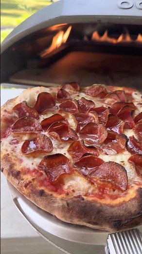 Pepperoni Pizza in the Ooni Koda 16 🍕🔥 | Perfect Pizza Party Slice